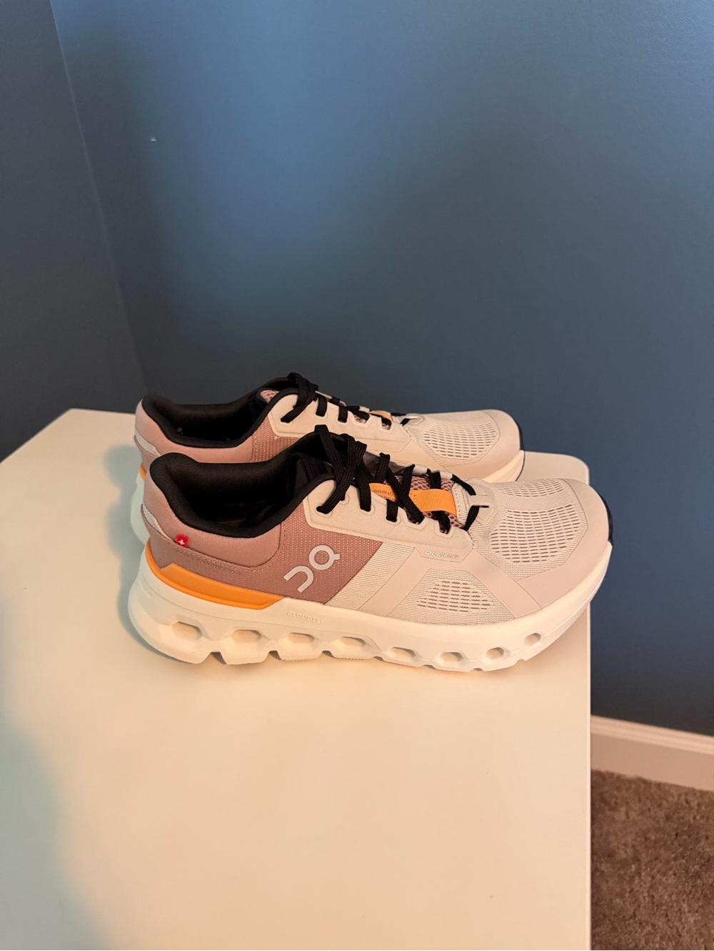 On Running Women's Cloudrunner 2 WIDE size 8 - Picture 5 of 6
